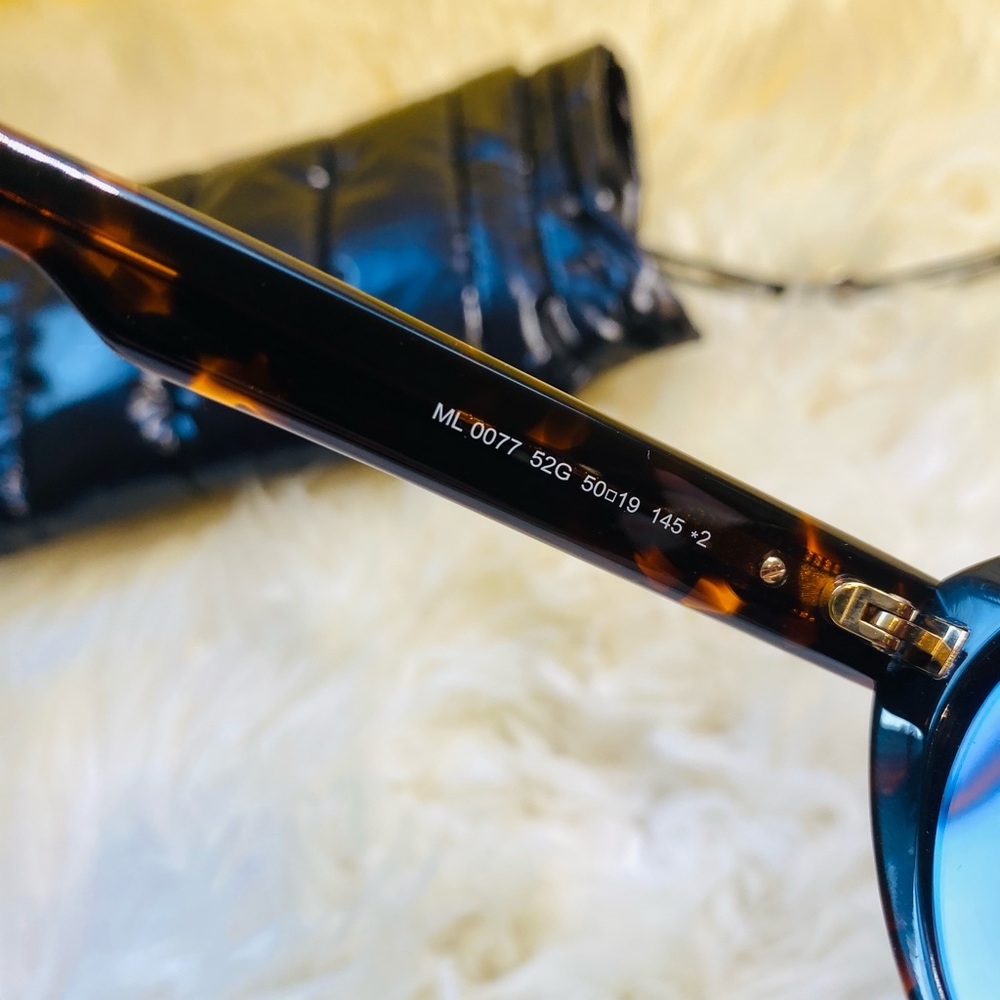 New authentic Moncler sunglasses - Picture 3 of 12